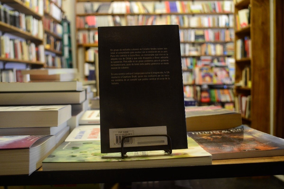 Halcones De La Noche. Roberto Ampuero. - Imagen 3