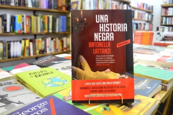 Una Historia Negra. Antonella Lattanzi.