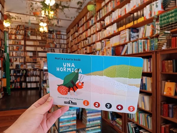 Una Hormiga. María Laura Dedé.