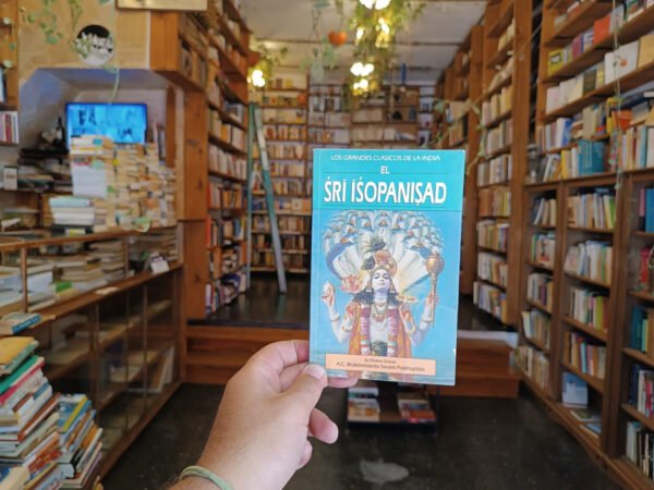 El Sri Isopanisad. A. C. Bhaktivedanta Swami Pradbhupada.