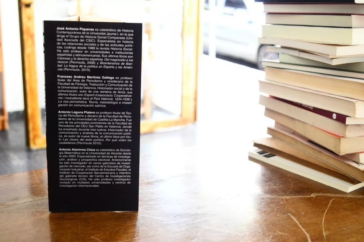 El Secuestro De La Democracia. Vv. Aa. - Imagen 4