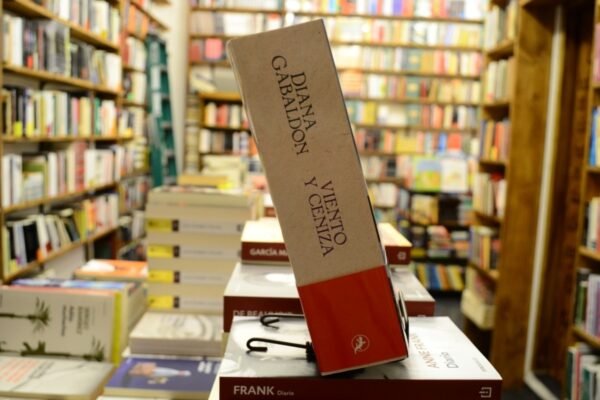 Viento Y Ceniza. Diana Gabaldon. - Imagen de 2