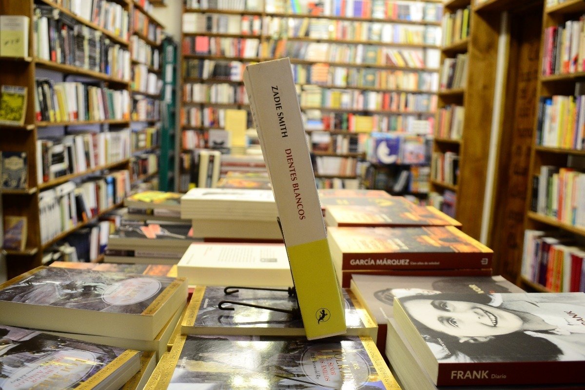 Dientes Blancos. Zadie Smith. - Imagen 2