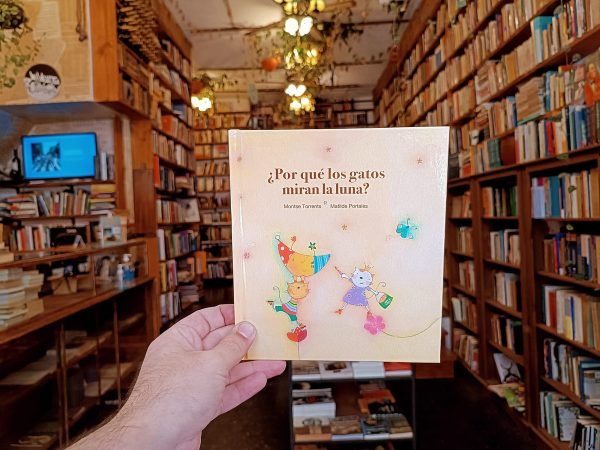¿por Qué Los Gatos Miran La Luna? M Torrents - M Portalés