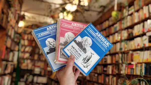 Artigas: El Hombre Frente Al Mito Alfonso Fernández Cabrelli