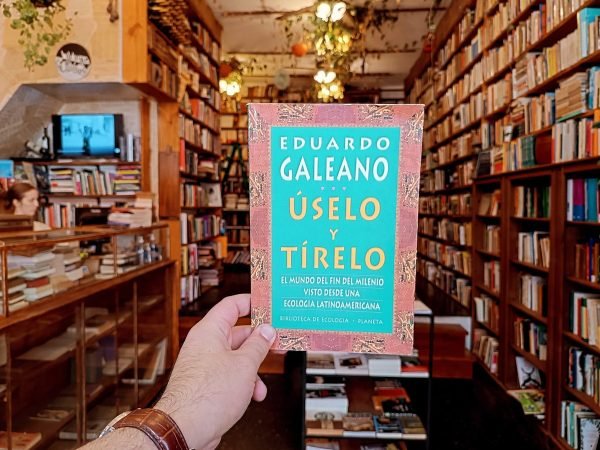 Úselo Y Tírelo. Eduardo Galeano.