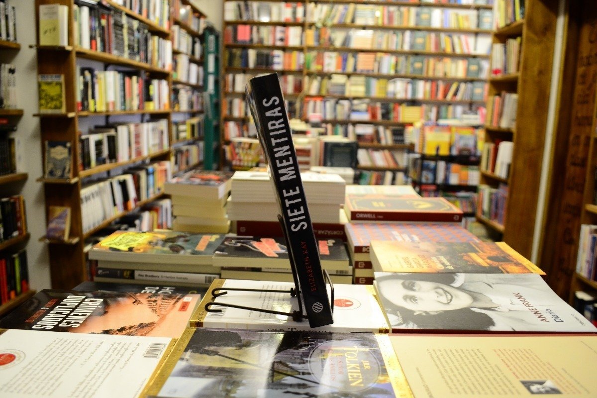 Siete Mentiras. Elizabeth Kay. - Imagen 2