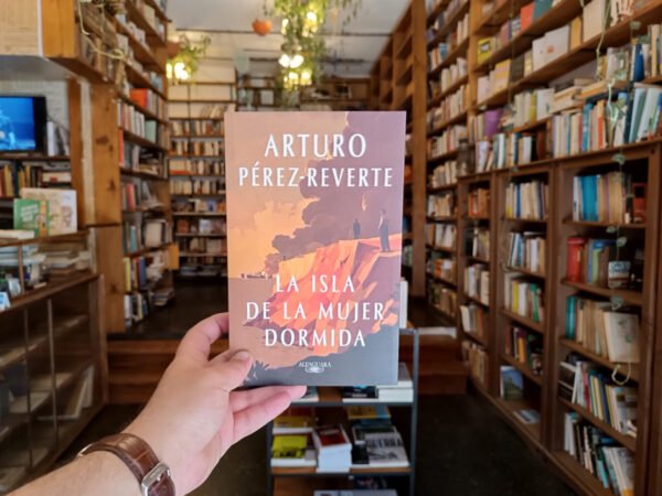 La Isla De La Mujer Dormida. Arturo Pérez-reverte.