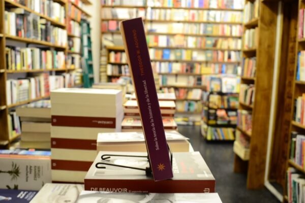 Sobre La Teoría De La Historia Y De La Libertad. T. Adorno. - Imagen de 2