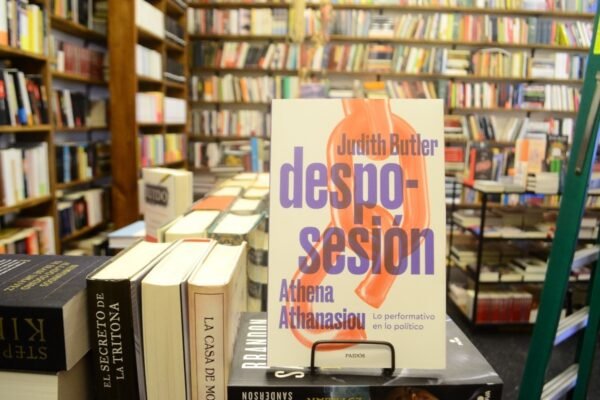 Desposesión: Lo Performativo En Lo Político. Judith Butler. - Imagen 4