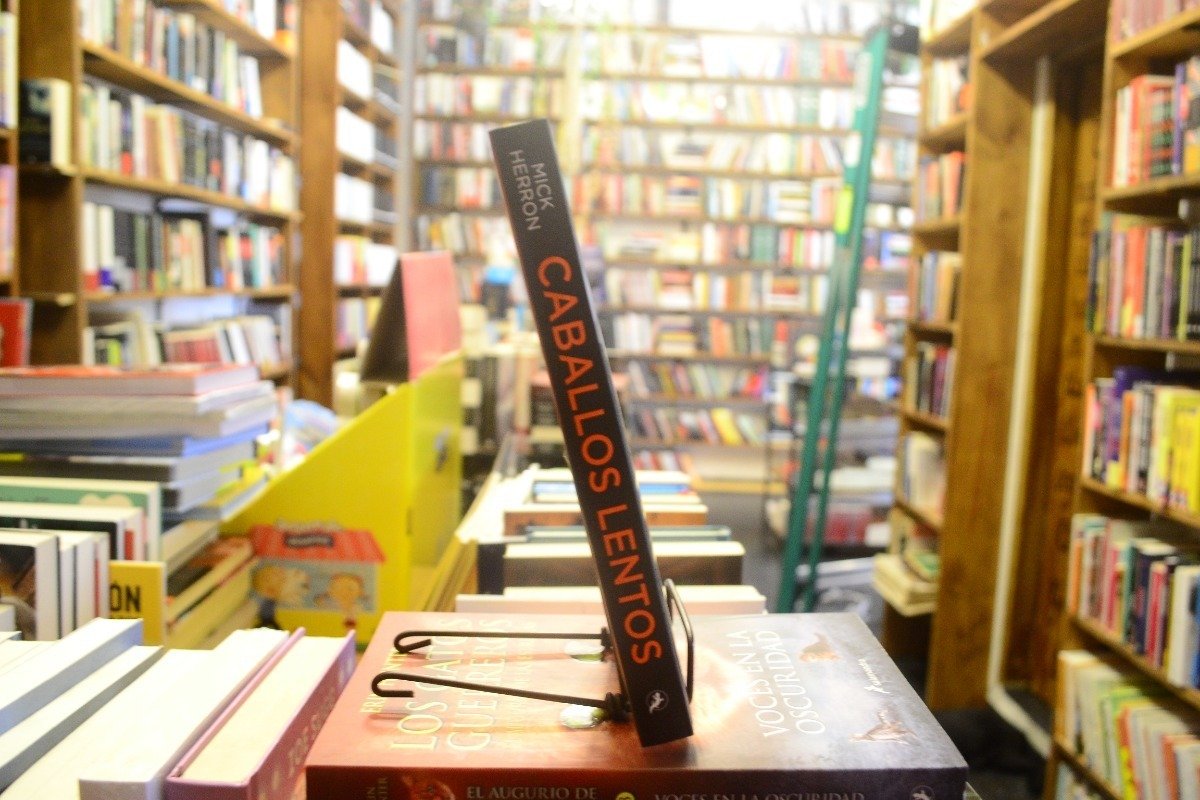 Caballos Lentos. Serie Jackson Lamb 1. Mick Herron. - Imagen 2