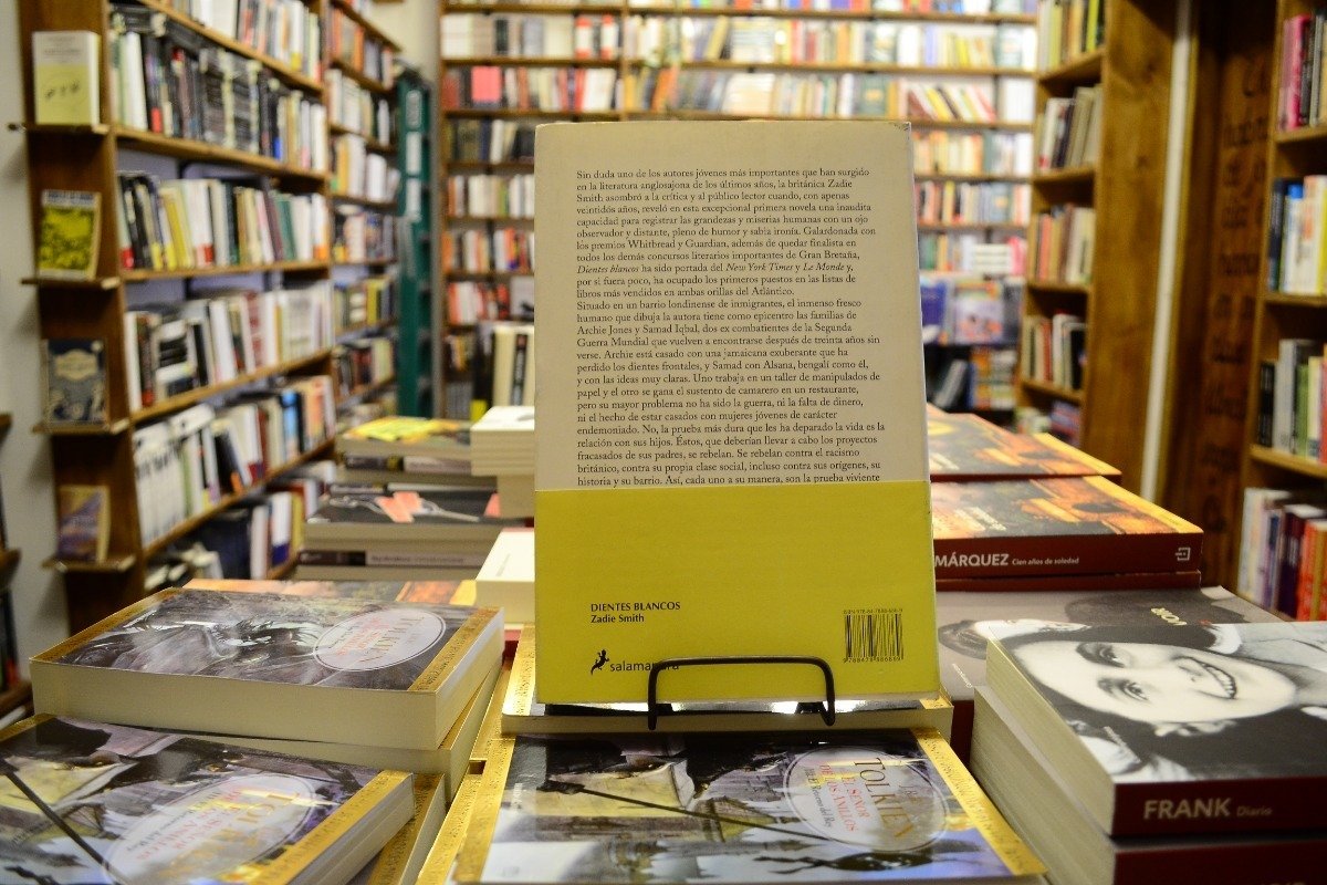 Dientes Blancos. Zadie Smith. - Imagen 3