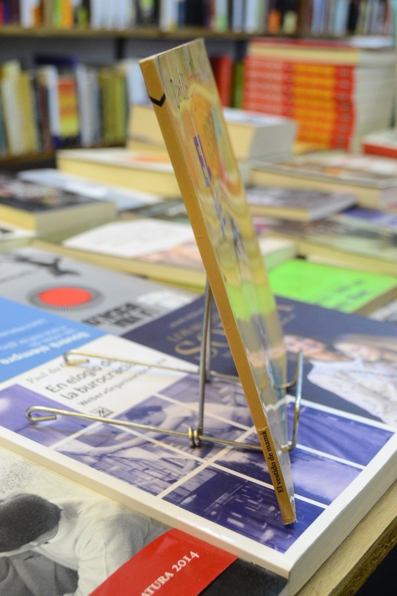 El Vestido De Mamá. Dani Umpi & Rodrigo Moraes. - Imagen 2