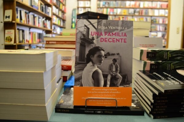 Una Familia Decente. Rosa Ventrella.