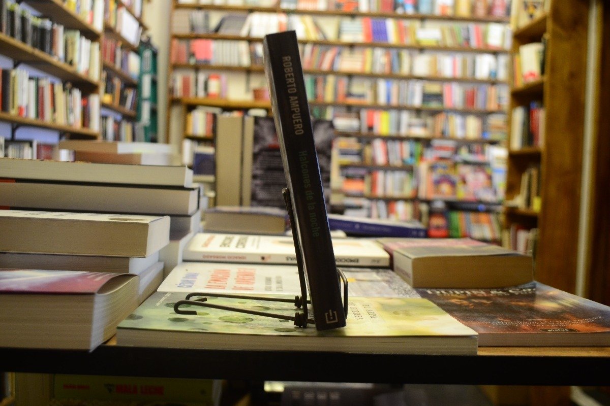 Halcones De La Noche. Roberto Ampuero. - Imagen 2