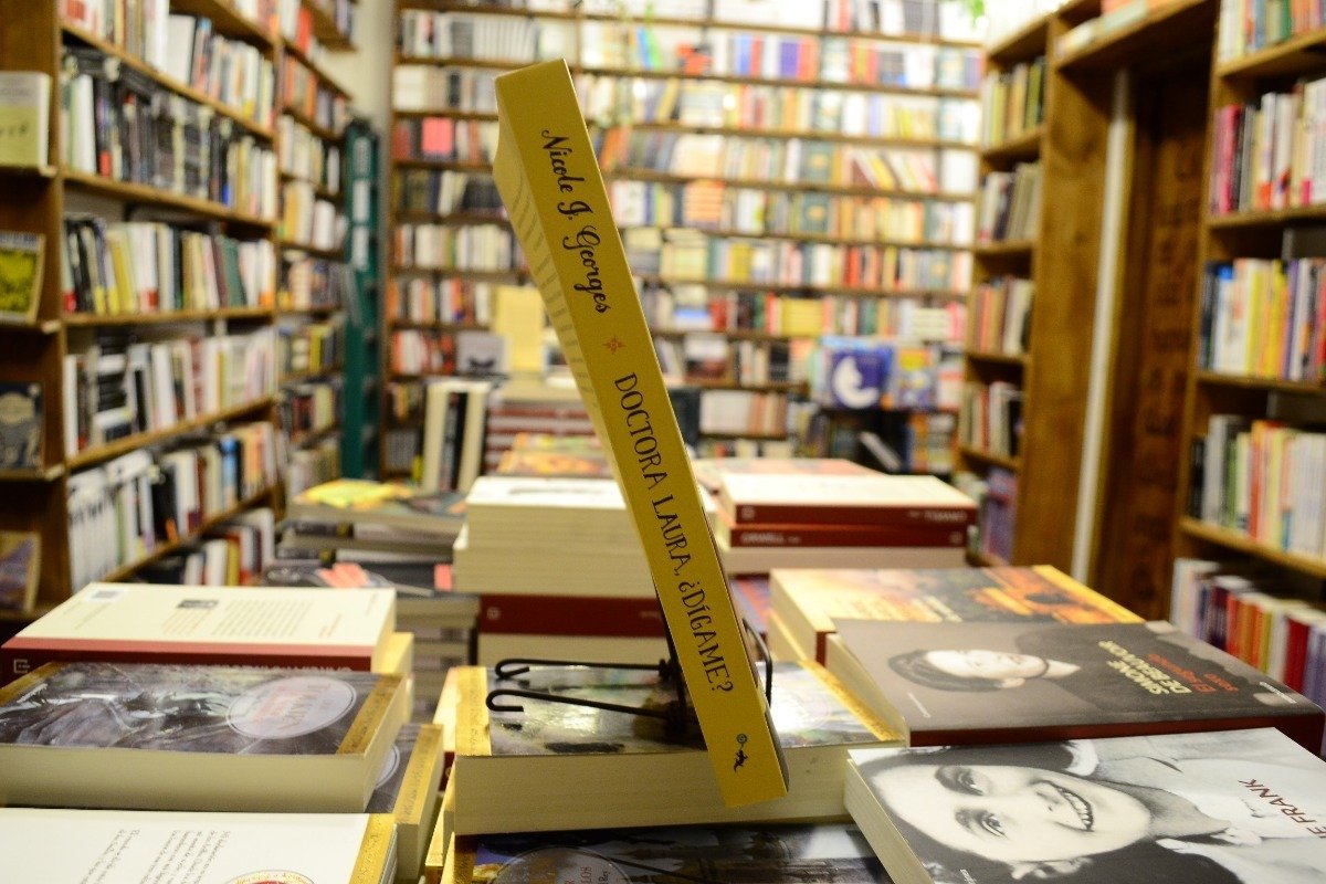 Doctora Laura, ¿dígame?. Memorias Graficas Nicole J. Georges - Imagen 2