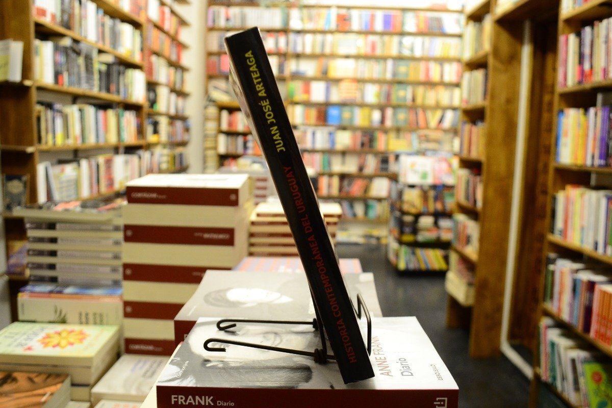 Historia Contemporánea Del Uruguay. Juan José Arteaga. - Imagen 2