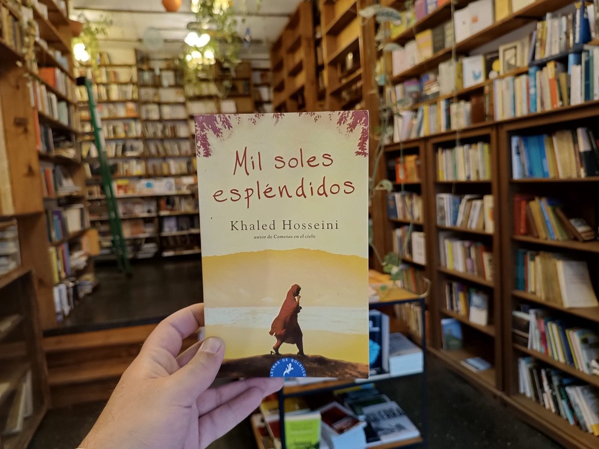 Khaled Hosseini. Mil Soles Espléndidos. - Imagen 2