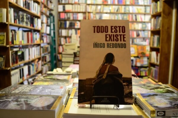 Todo Esto Existe. Íñigo Redondo.