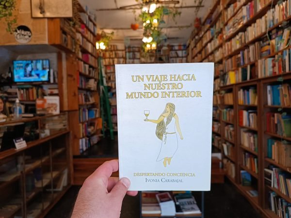 Un Viaje Hacia Nuestro Mundo Interior. Ivonia Carabajal.