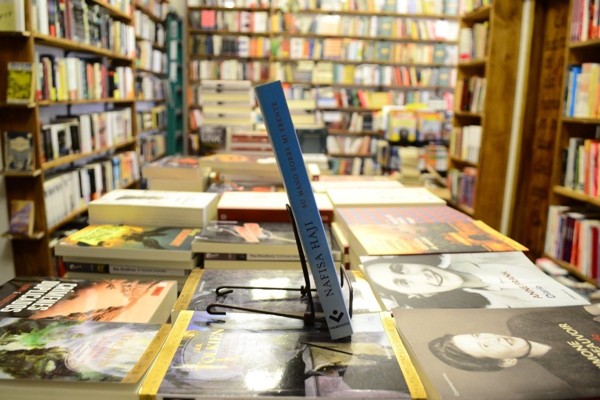 Su Mano Sobre Mi Frente. Nafisa Haji. - Imagen 2