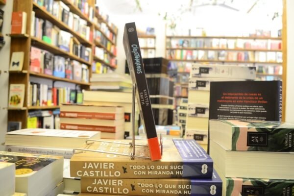 Cleptómanas. Novela Kirsten Smith. - Imagen 2