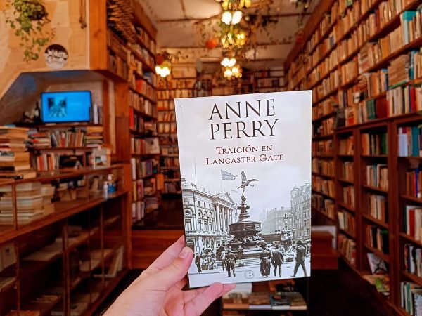 Traición En Lancaster Gate. Anne Perry.