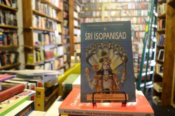 El Sri Isopanisad. A. C. Bhaktivedanta Swami Pradbhupada. - Imagen 2