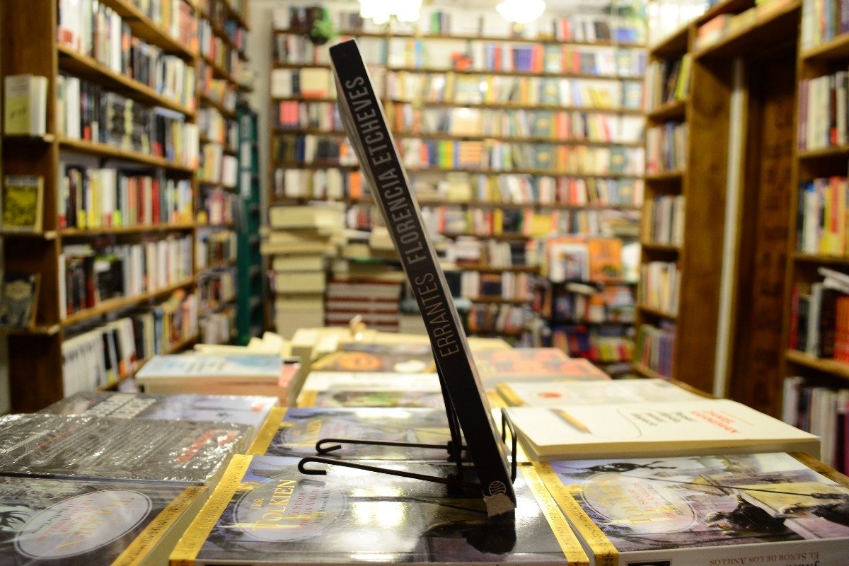 Errantes. Florencia Etcheves. - Imagen 2