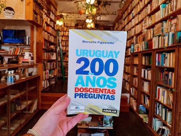 Uruguay 200 Años Doscientas `preguntas. Marcello Figueredo.