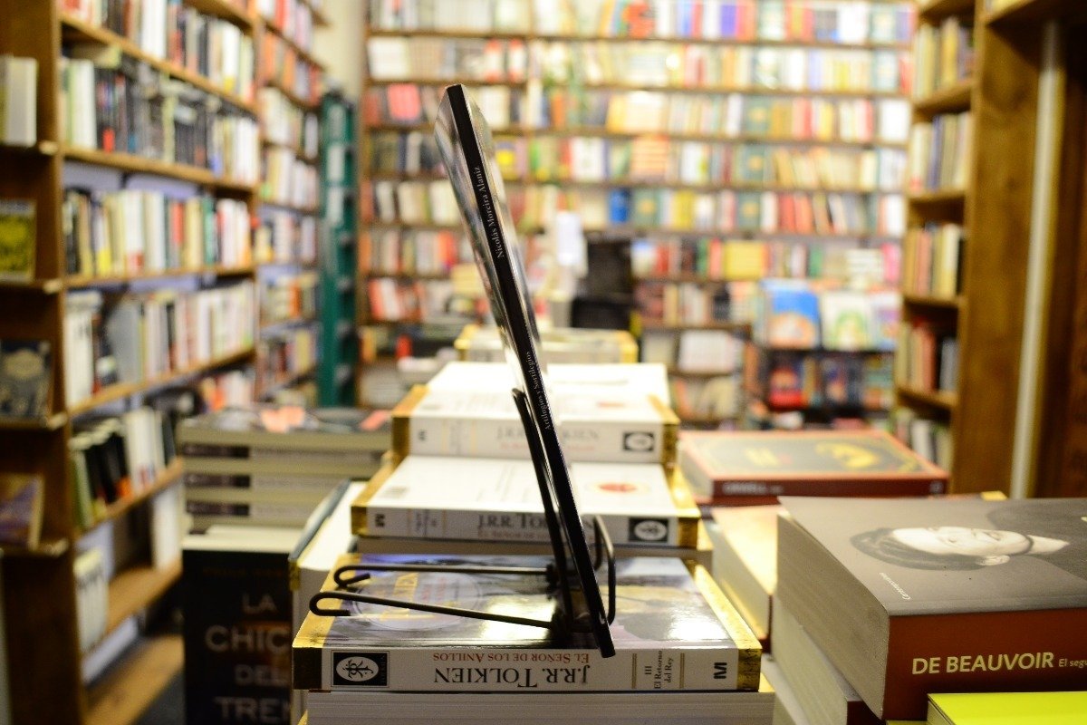 Artilugios Y Sortilegios. Nicolás Moreira Alaniz. - Imagen 2