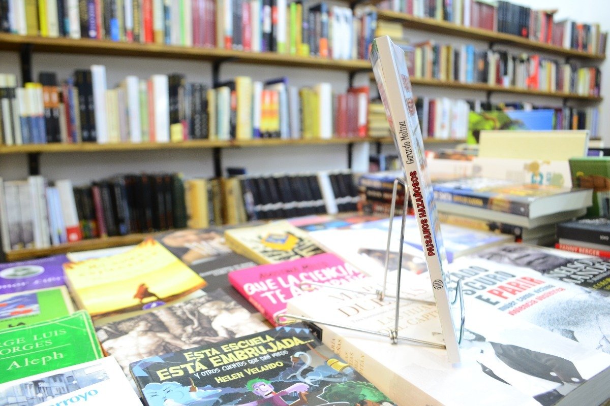 Paisanos Hazañosos. Gerardo Molina. - Imagen 2