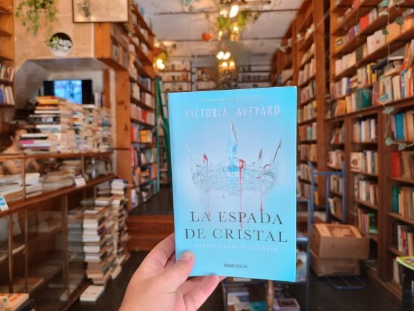 Victoria Aveyard La Espada De Cristal Arrodillarse O Sangrar