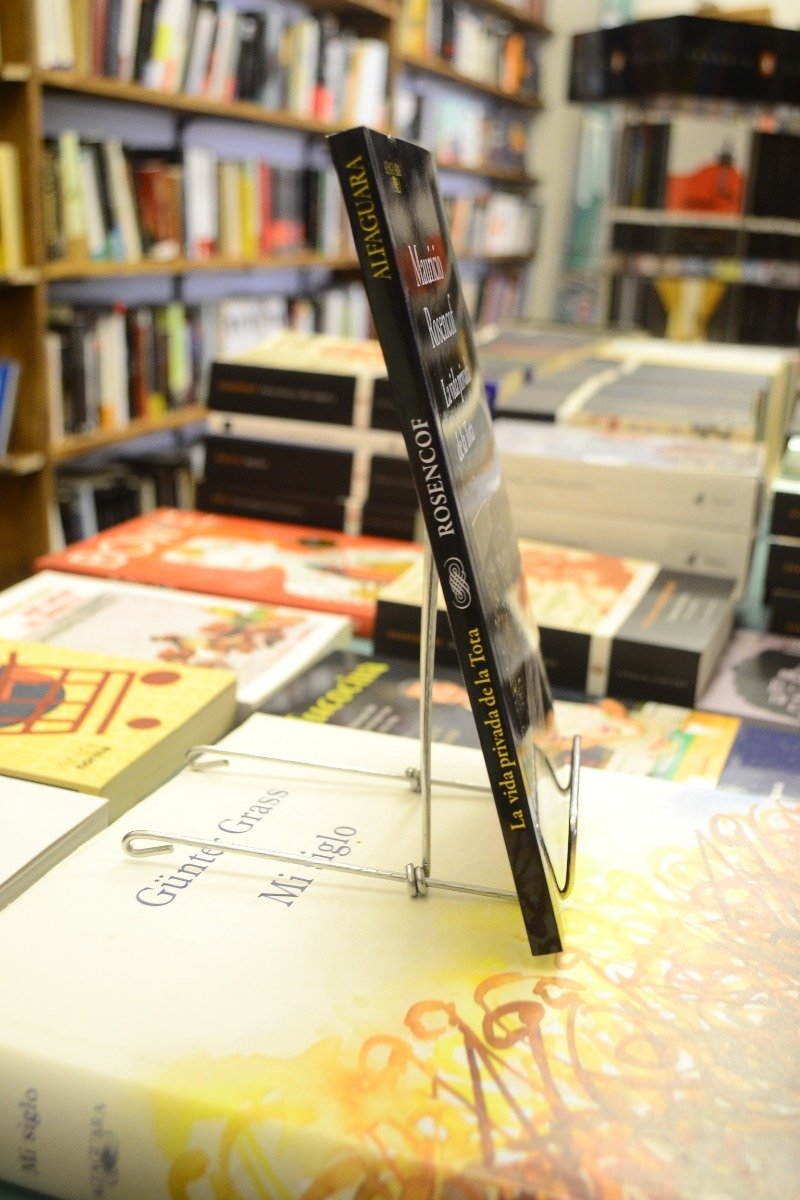 La Vida Privada De La Tota. Mauricio Rosencof. - Imagen 2