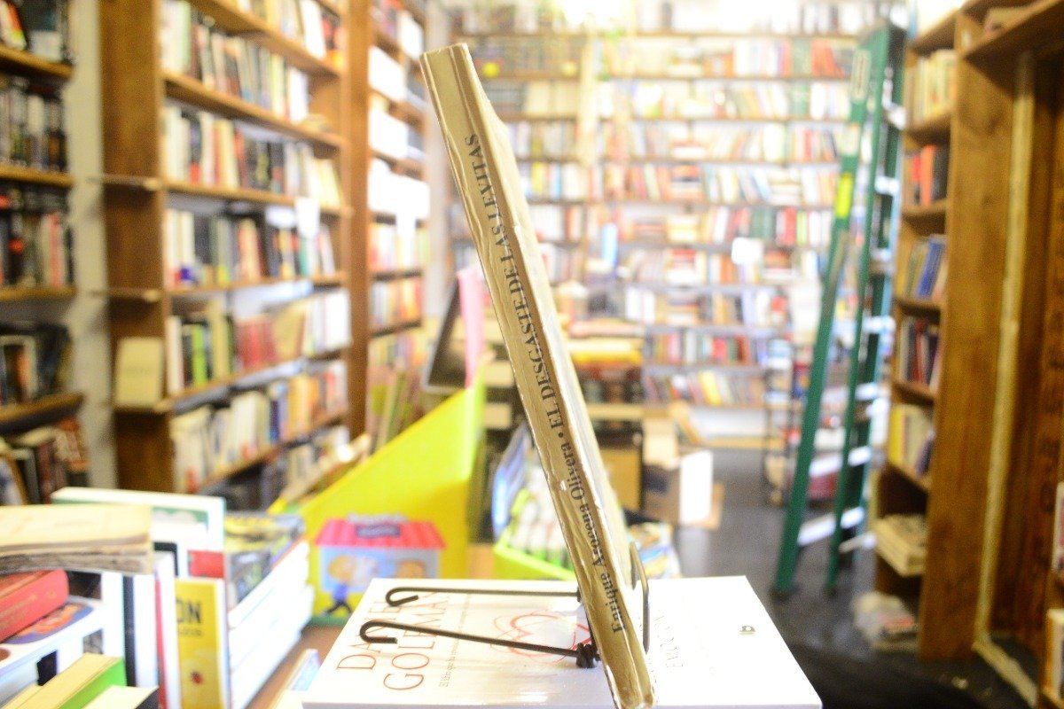 El Desgaste De Las Levitas. Enrique Arocena Olivera. - Imagen 2