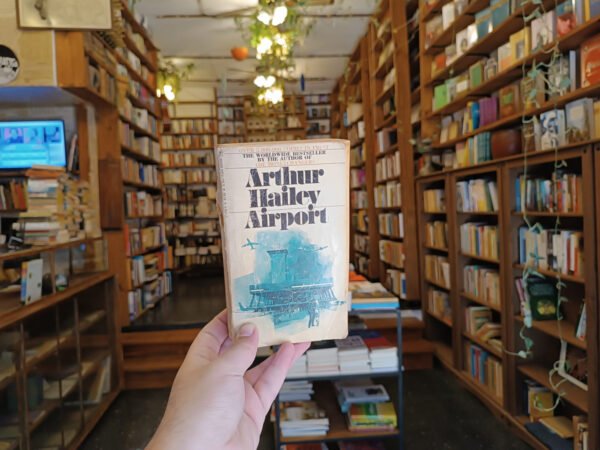Airport. Arthur Hailey.