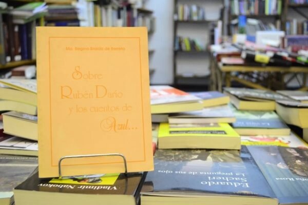 Sobre Ruben Darío Y Los Cuentos De Azul. Ma Regina Braida