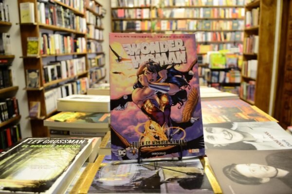 ¿quién Es Wonder Woman? Allan Heinberg Y Terry Dooson.