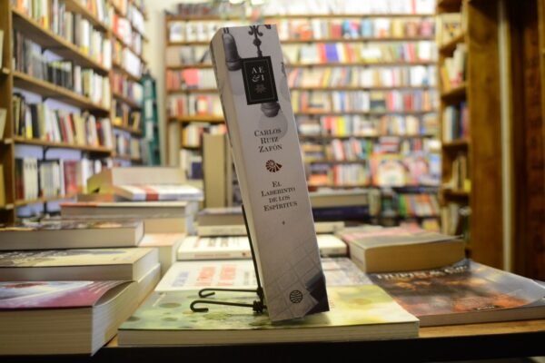 El Laberinto De Los Espíritus. Carlos Ruiz Zafón. - Imagen 2