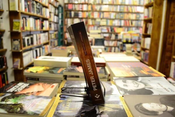 Una Muerte Sencilla. Peter James. - Imagen 2
