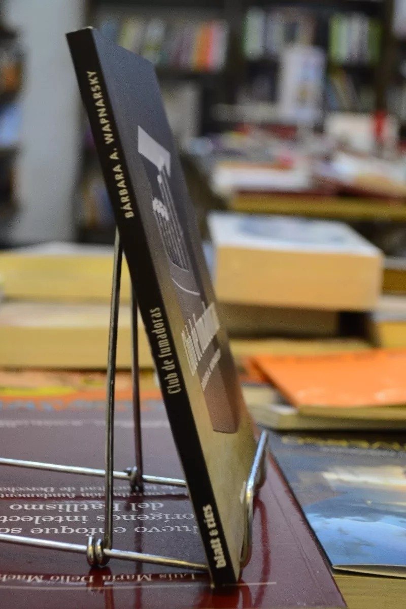 Club De Fumadoras. Bárbara A. Wapnarsky. - Imagen 2