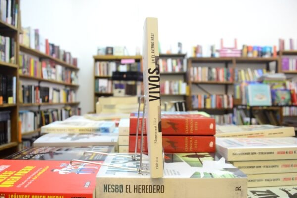 Vivos En El Averno Nazi. Montserrat Llor. - Imagen de 2