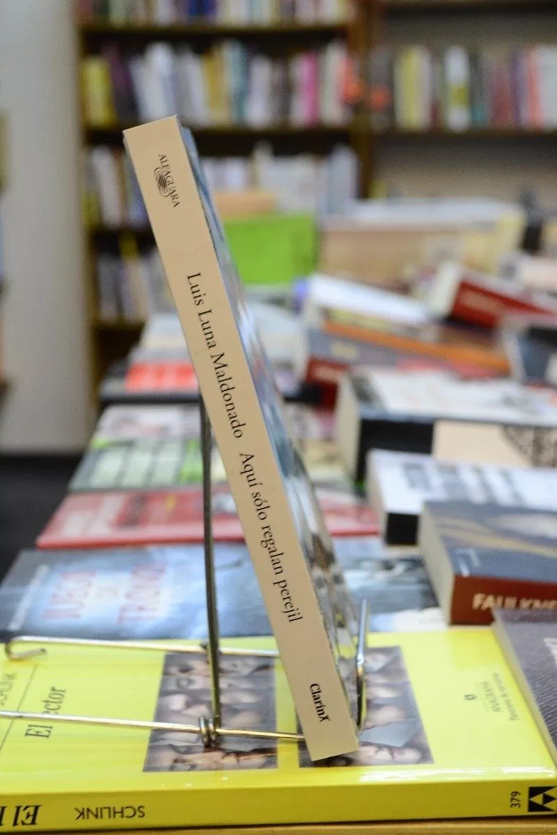 Aquí Regalan Solo Perejil. Luis Luna Maldonado. - Imagen 2