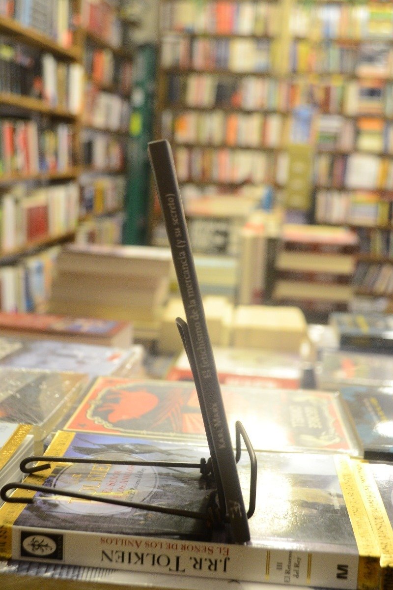 El Fetichismo De La Mercancía. Karl Marx. - Imagen 2