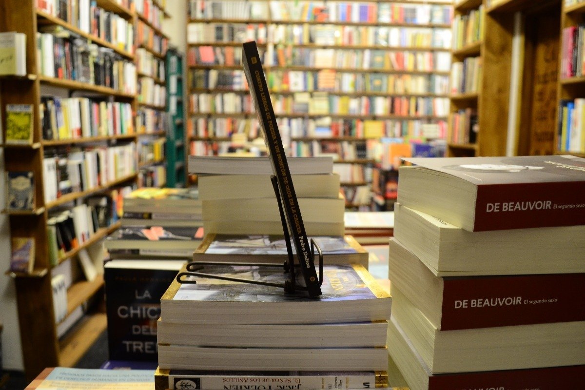 Poesía Y Un Montón De Ojos En La Cabeza. Pedro Dalton. - Imagen 2