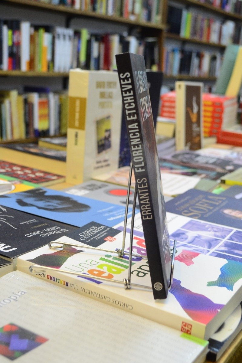 Errantes. Florencia Etcheves. - Imagen 2