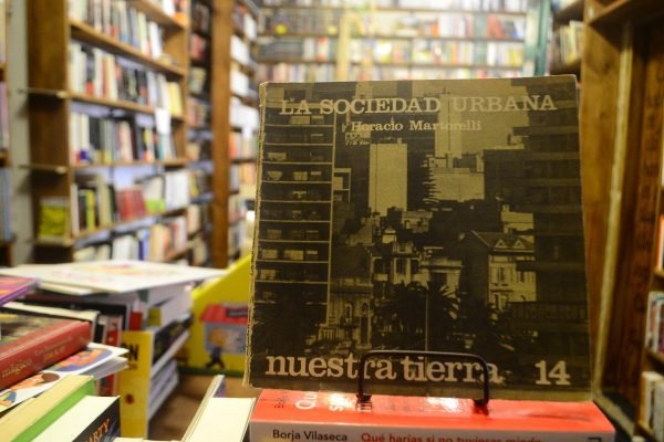 Nuestra Tierra 14. La Sociedad Urbana. Héctor Martorelli. - Imagen 2