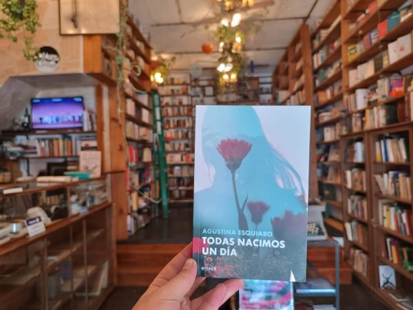 Todas Nacimos Un Día. Agustina Esquiabo.
