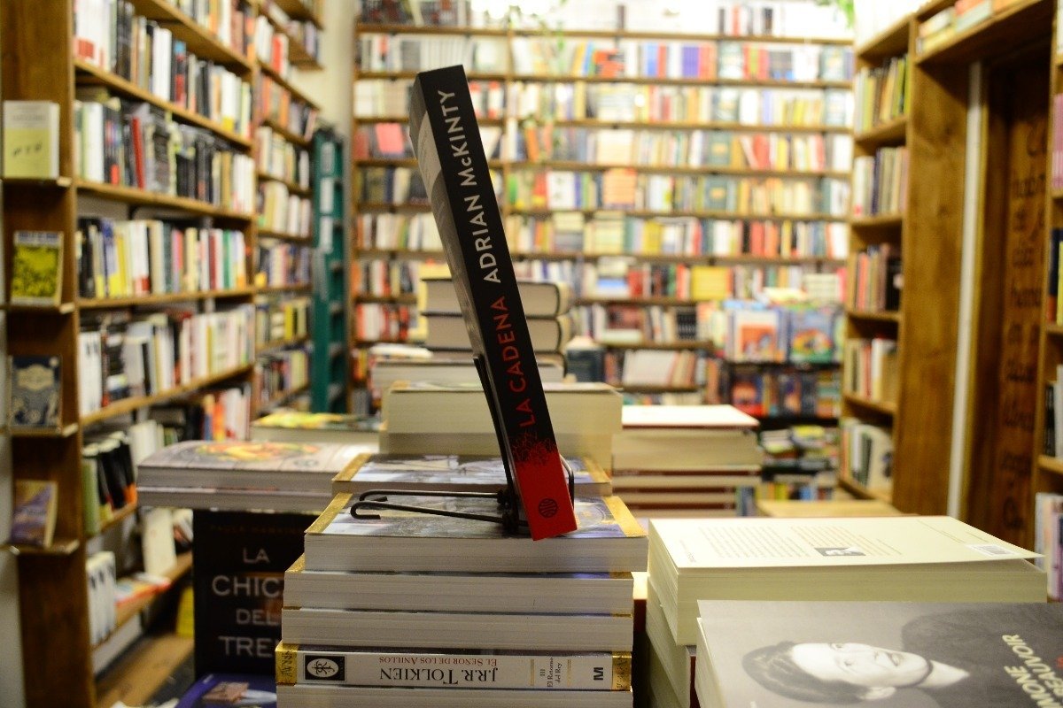 La Cadena. Adrian Mckinity. - Imagen 2