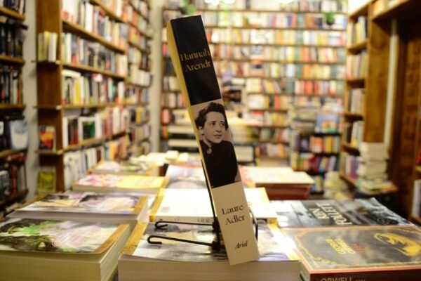 Hannah Arendt. Una Biografía. Laure Adler. - Imagen de 2